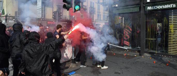 Studenti in piazza, solita gazzarra. Ma è tutta colpa di Renzi che imitò Mao…