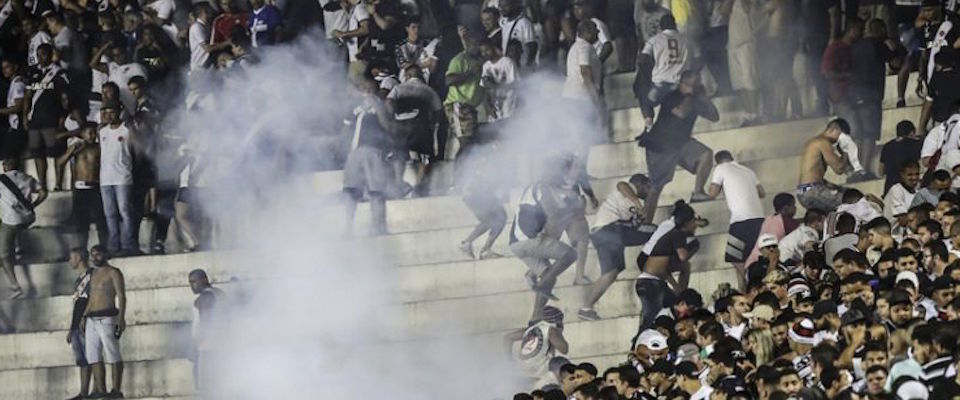 Brasile sotto choc, spari tra tifosi al Maracanà: muore ragazzo di 24 anni