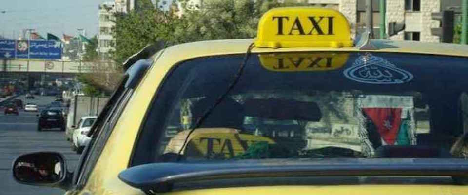 La rocambolesca fuga di al-Baghdadi: prende un «taxi giallo» per la Siria