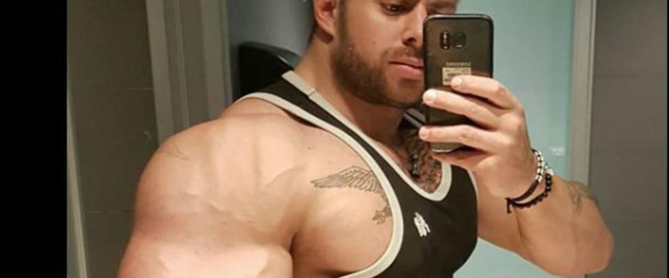 Tutto muscoli e tatuaggi. Ecco chi è l’aggressore del tassista di Milano