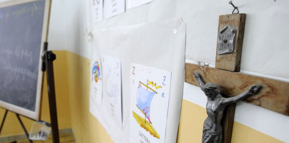 Troppi crocifissi e preghiere in una scuola di Palermo: rivolta dei genitori “atei”
