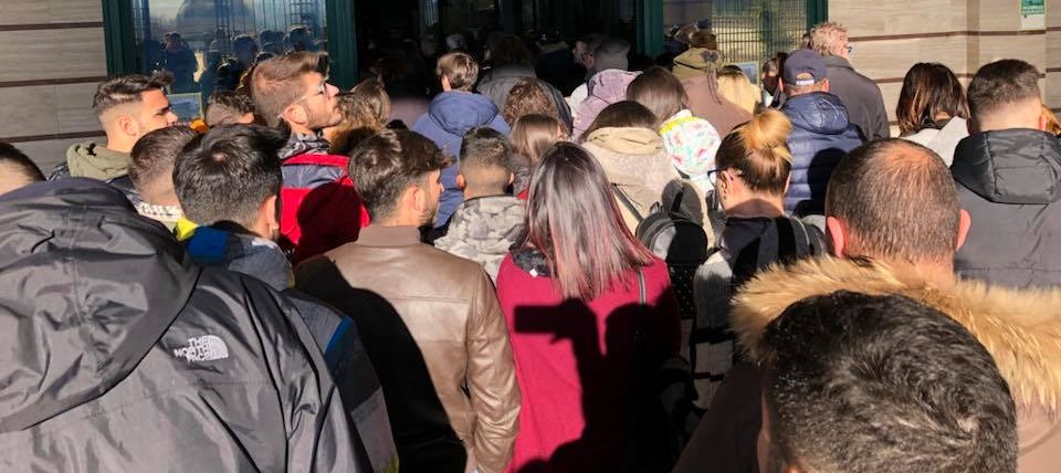 Omicidio Morganti, prima udienza. Fuori la folla chiede pene esemplari