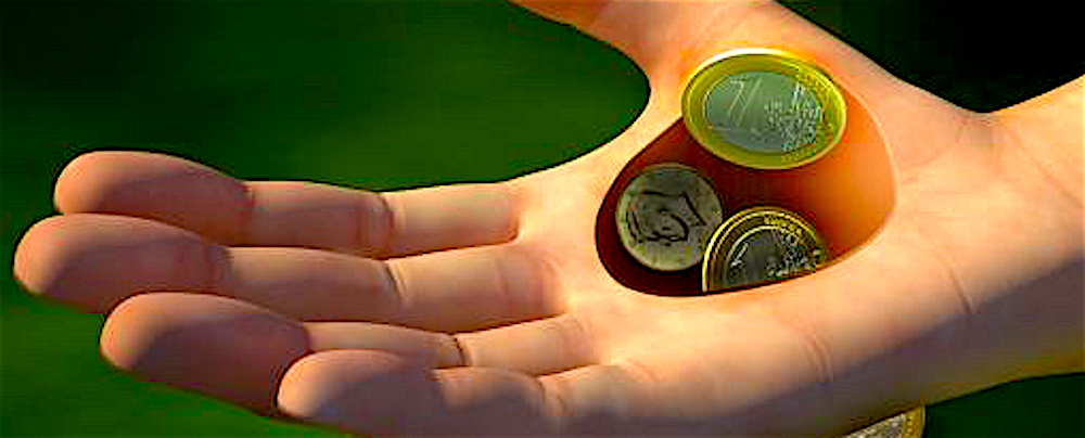 “Don Euro”, prete spendaccione, esonerato dagli obblighi sacerdotali