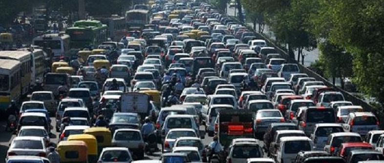 Roma, buche e strade chiuse: traffico in tilt e cittadini infuriati