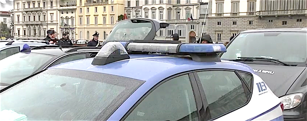 Firenze: il sindaco Nardella cacciato a sputi e spinte dai senegalesi (video)