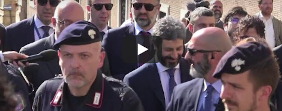 Anche Fico ci tiene ai privilegi: primo tra tutti la passeggiata con 20 uomini di scorta (video)