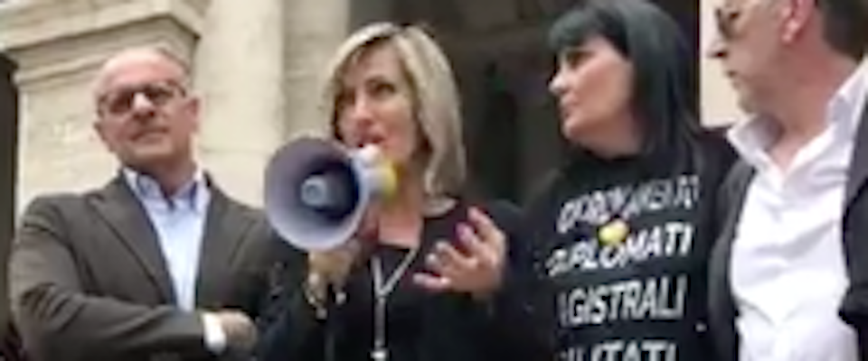 Sciopero della fame dei maestri a rischio. FdI: il governo intervenga subito (video)