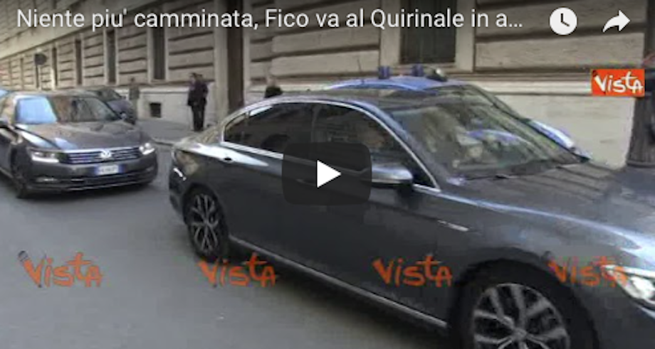 Fico, basta autobus. Ora va in auto blu (ma lui dice che è grigia…). Il video