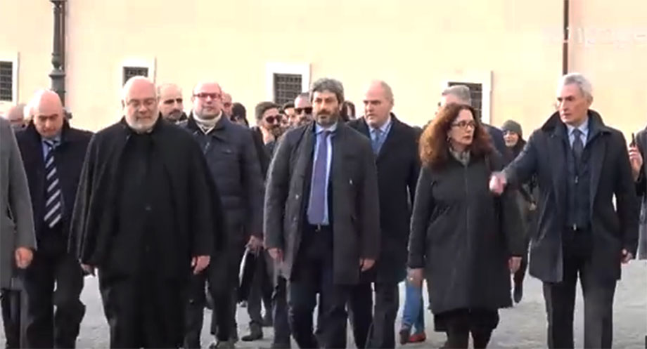 La farsa è finita: basta “passeggiate” per Fico. Domani vedrà M5S e Pd