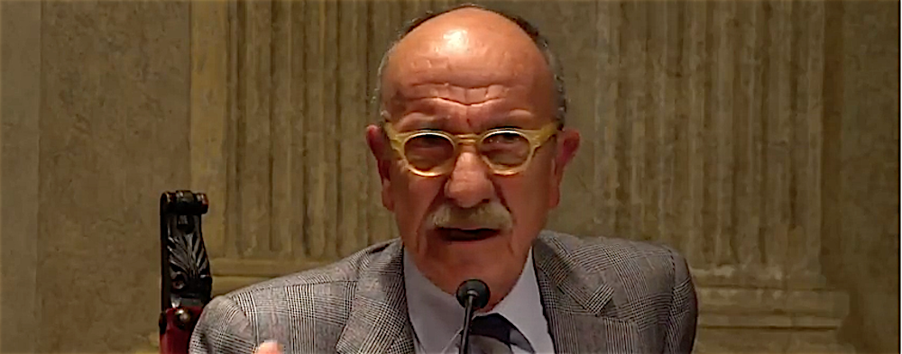 Il giudice Ayala travolto da un’auto che procedeva controsenso: ricoverato