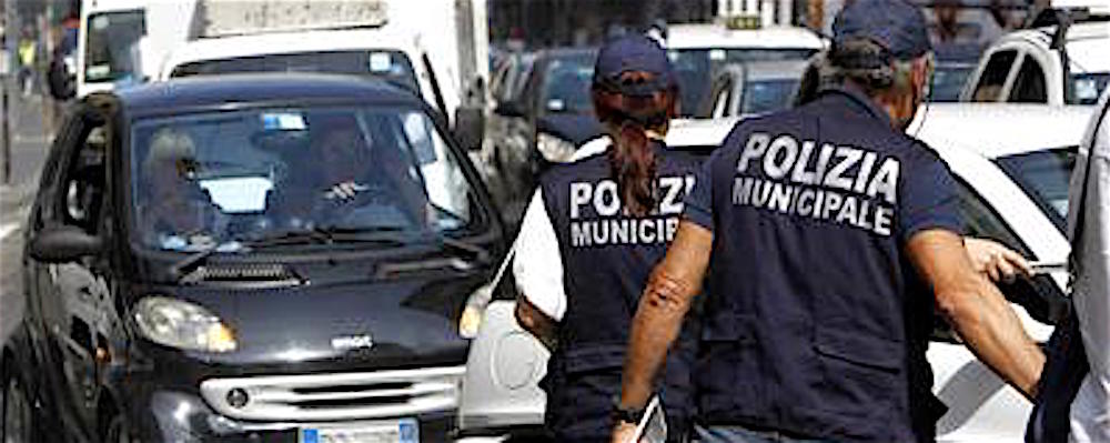 Verona, il comune sgombera casa abbandonata invasa dai clandestini