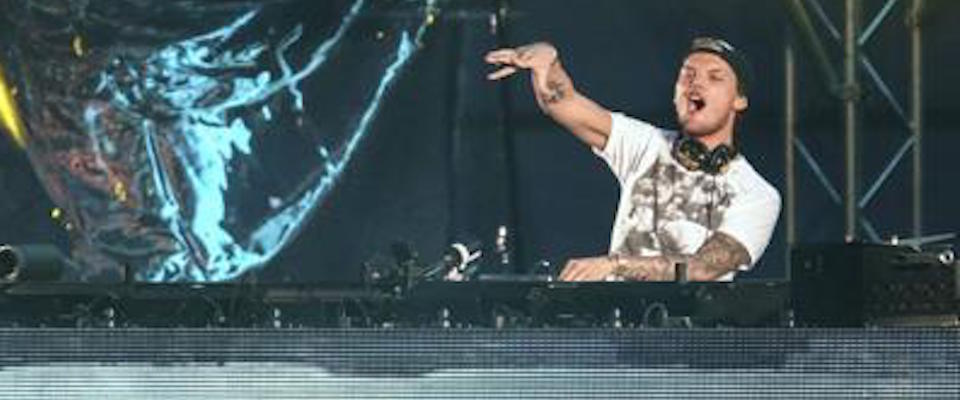 Morte di Avicii, l’ultima ricostruzione: si è suicidato, ha rotto una bottiglia e…