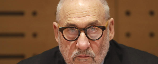 Il premio Nobel per l’economia: “L’Italia può uscire dall’euro, la Germania vi rovina”