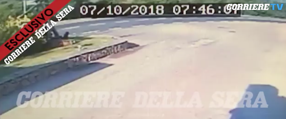 L’incidente a George Clooney in Sardegna: le immagini dello scontro (video)
