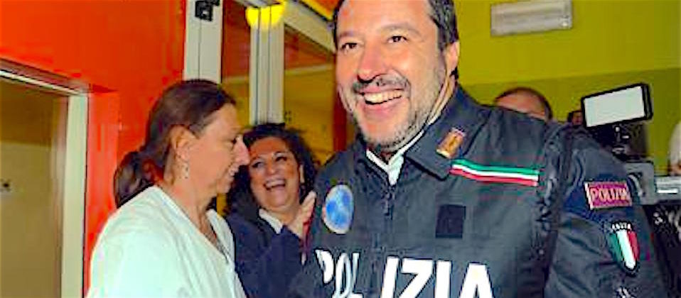 Salvini in divisa