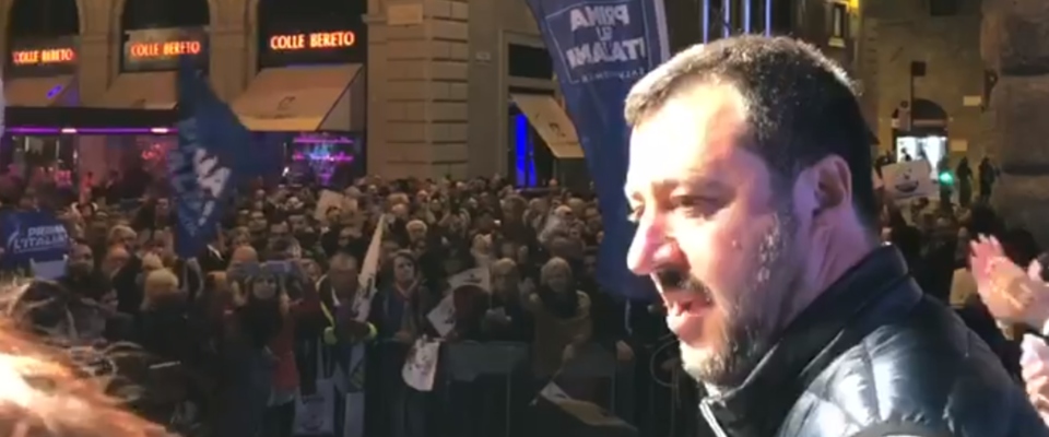 Salvini: «Mi accusate per il Rosario. Io salvo vite umane e combatto gli schiavisti. Voi?» Salvini: «Mi accusate per il Rosario. Io salvo vite umane e combatto gli schiavisti. Voi?»