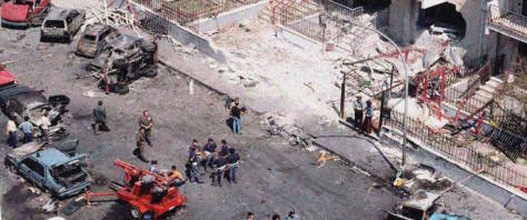 Via D'Amelio devastata dall'esplosione dell'autobomba che ha ucciso Paolo Borsellino e la sua scorta
