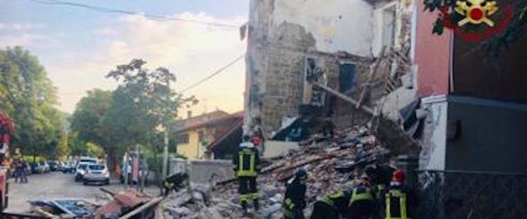 Tragedia a Gorizia, esplode una palazzina. Tre morti sotto le macerie