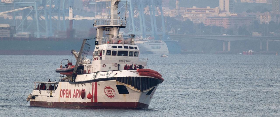 Il governo spagnolo contro Open Arms: «Perché non vengono qui? Qualcosa non quadra»