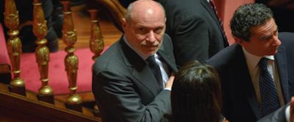 Crisi, di scena De Falco: niente «torni a bordo», il mantra è «invertire la rotta»