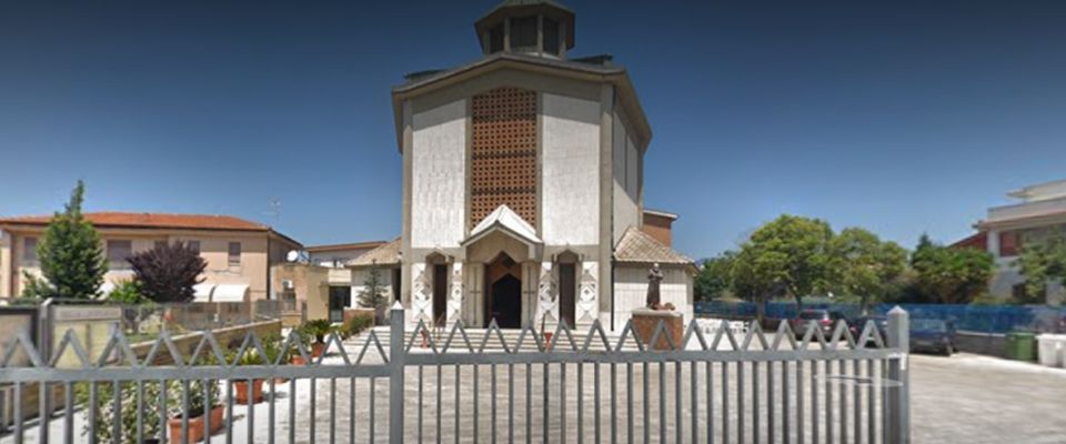 Guidonia, entra in chiesa: un 34enne la scaraventa a terra e tenta di violentarla Guidonia, entra in chiesa: un 34enne la scaraventa a terra e tenta di violentarla