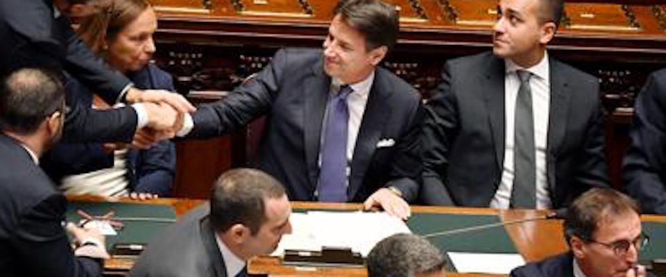 Tensione al Senato, governo assediato dall’opposizione: “Elezioni!”, “Bibbiano, Bibbiano”