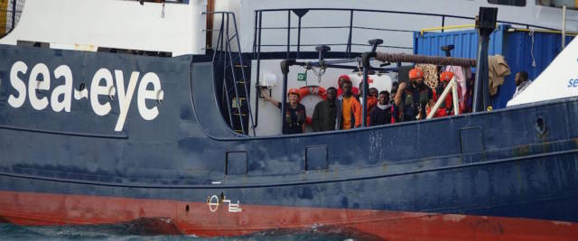 Alan Kurdi sbarca a Pozzallo foto Ansa
