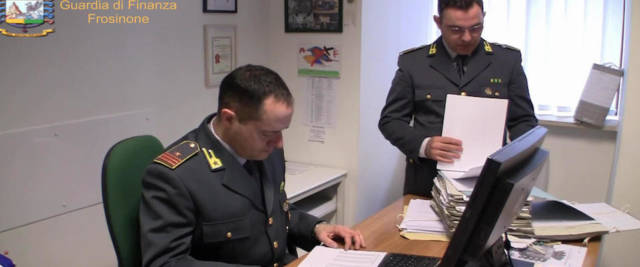 Blitz della Gdf contro i furbetti del rdc foto Ansa