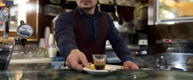 caffè rincarato tunisino scatena l'inferno foto Ansa