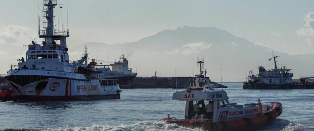 secoloditalia migranti sbarcano a Messina e Taranto foto Ansa