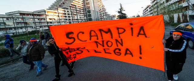 flop della sardine a Scampia foto Ansa