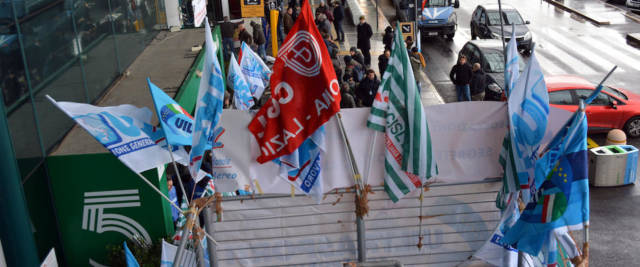sindacati a Fiumicino foto Ansa