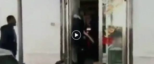 Immigrati a Napoli video da Facebook