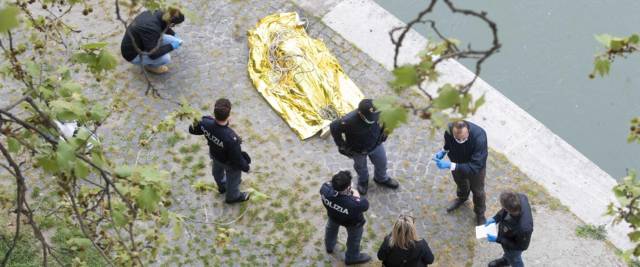 Trovato cadavere di una donna nel Tevere a Roma foto Ansa
