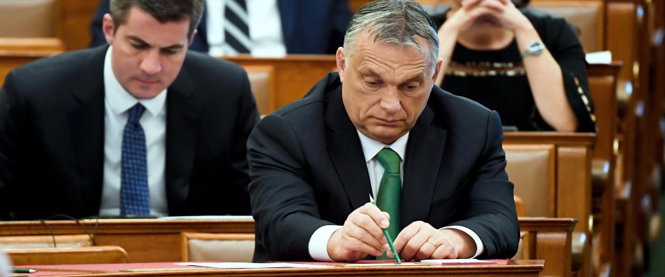 Le sardine contro Orban: è fascista, non combatte la violenza sulle donne. Ma, come al solito, la storia è ben diversa…