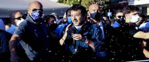 Salvini a Mondragone foto Ansa
