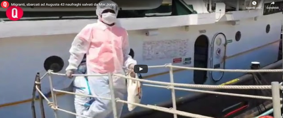 Migranti sbarcati ad Augusta positivi al Covid frame da video Youtube