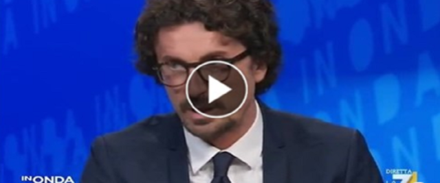 Toninelli pro vaccino messo in difficoltà da Telese e Parenzo frame da video dalla pagina Fb di In Onda