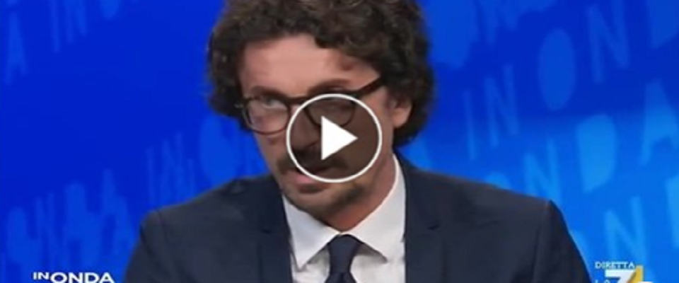 Toninelli pro vaccino messo in difficoltà da Telese e Parenzo frame da video dalla pagina Fb di In Onda