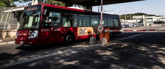 autobus senza mascherina