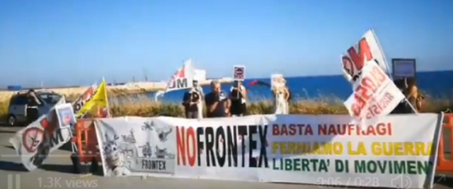 Manifestazione pro-invasione a Pozzallo con 7 partecipanti video dalla pagina Twitter di RadioSavana