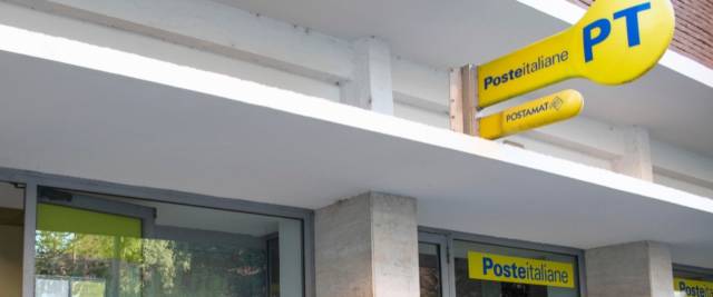 immigrato ufficio postale