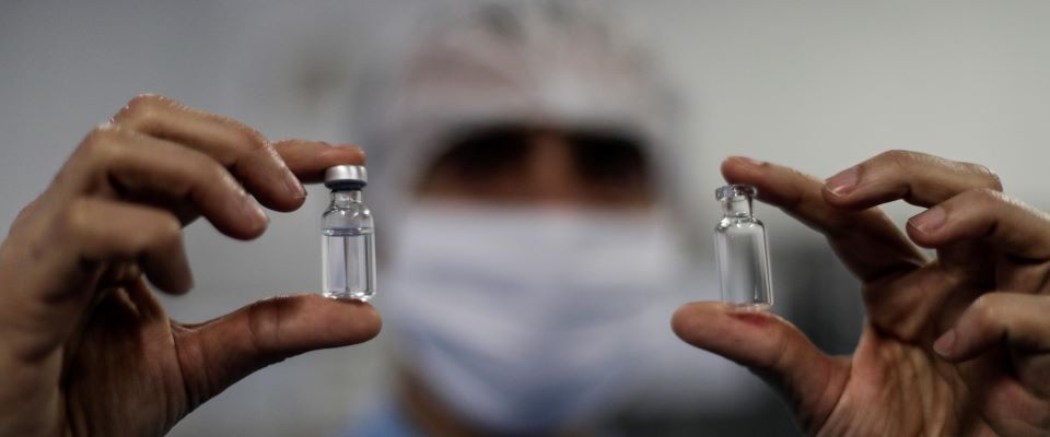 Vaccino, la Russia batte tutti ma ce ne sono 37 testati sull’uomo. Ecco le quattro tipologie Vaccino, la Russia batte tutti ma ce ne sono 37 testati sull’uomo. Ecco le quattro tipologie