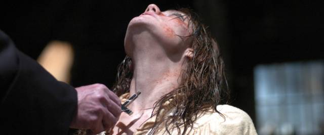 Esorcismi in calo col Covid una scena dal film The exorcism of Emily Rose foto Ansa