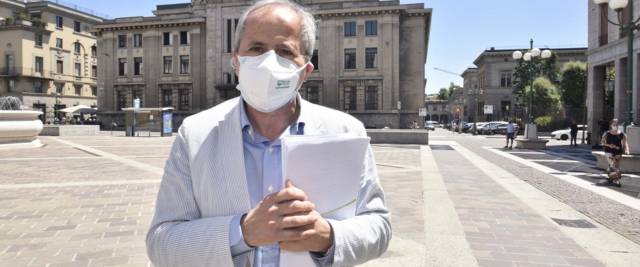 Crisanti sull'obbligo della mascherina all'aperto