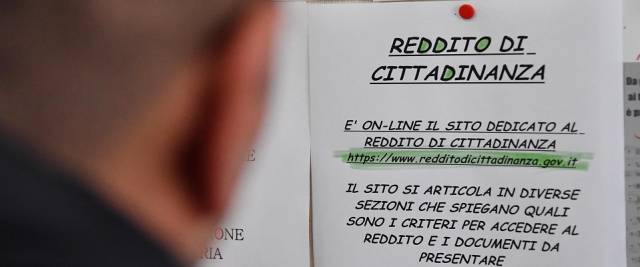 Reddito di cittadinanza furbetto beccato a Modena