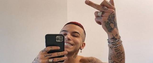 Sfera Ebbasta selfie su Instagram