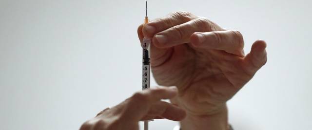 Covid vaccini a rilento siringhe sbagliate