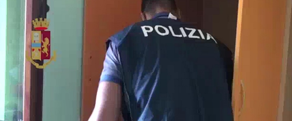 violenza sessuale su figlia 14enne