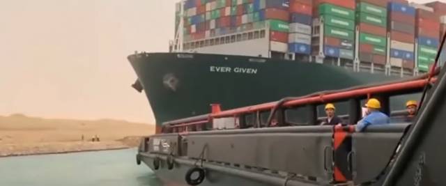 Il video della nave Ever Given che blocca il Canale di ...